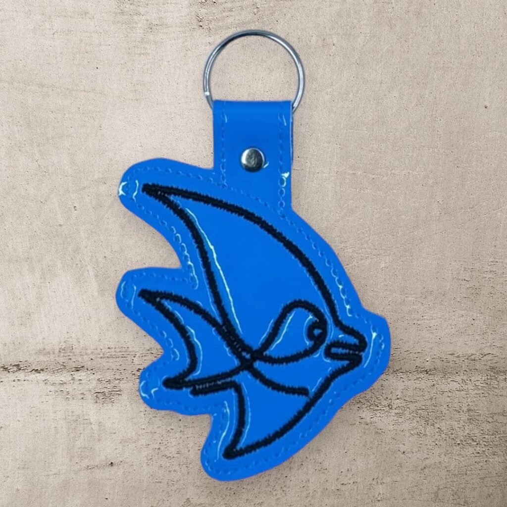 continuous-line-angelfish-fob-string-theory-fabric-art