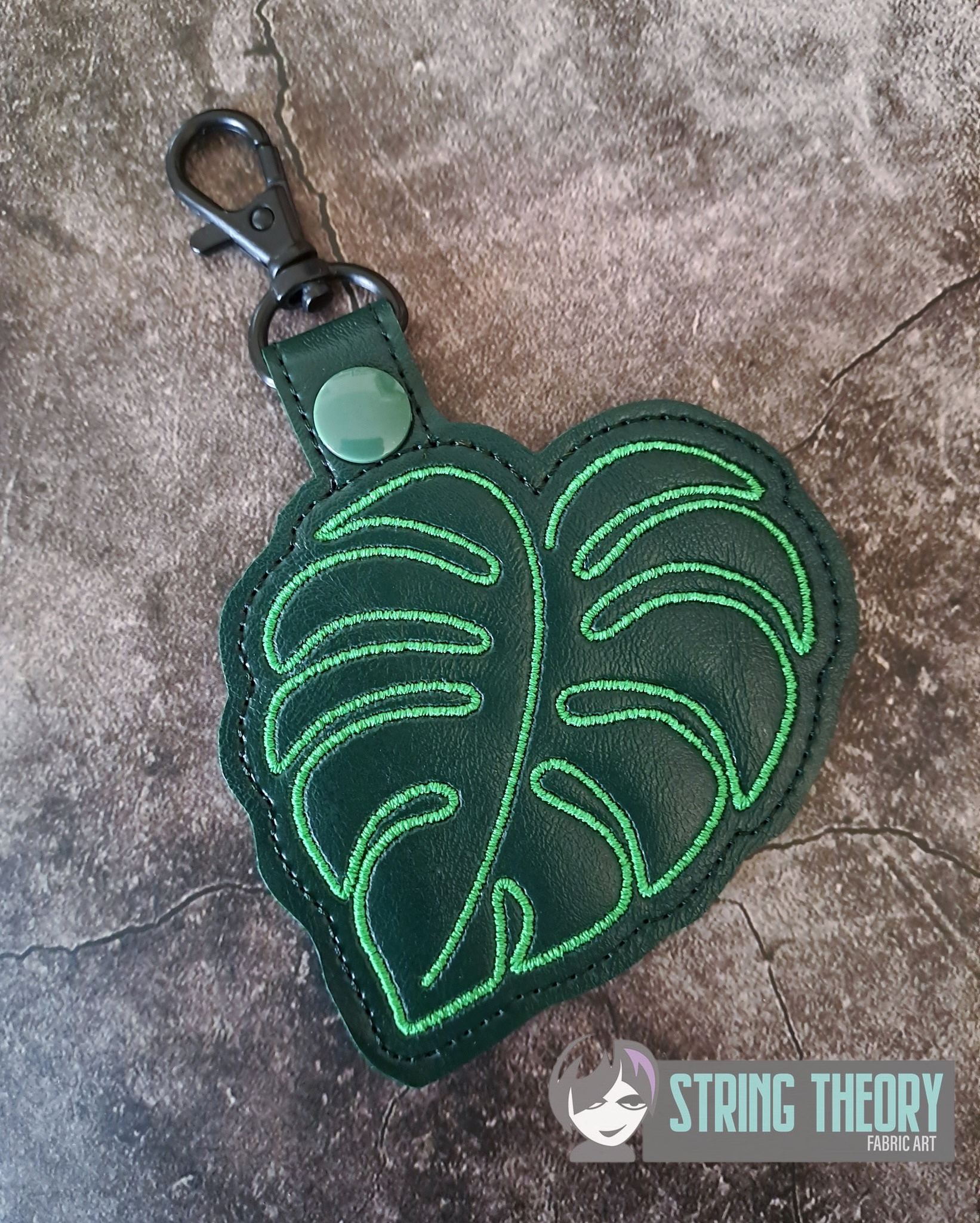 Continuous Line Monstra Leaf Fob ITH in the hoop fob Digital Download for Machine Embroidery Pattern, Design (4×4 Hoop)